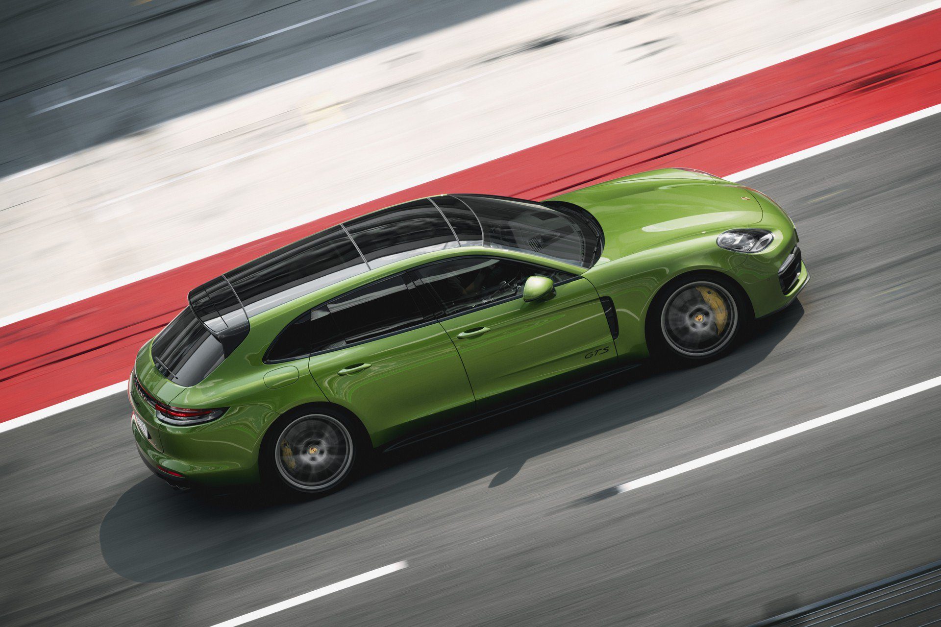 Panamera ailesi genişliyor: GTS ve GTS Sport Turismo