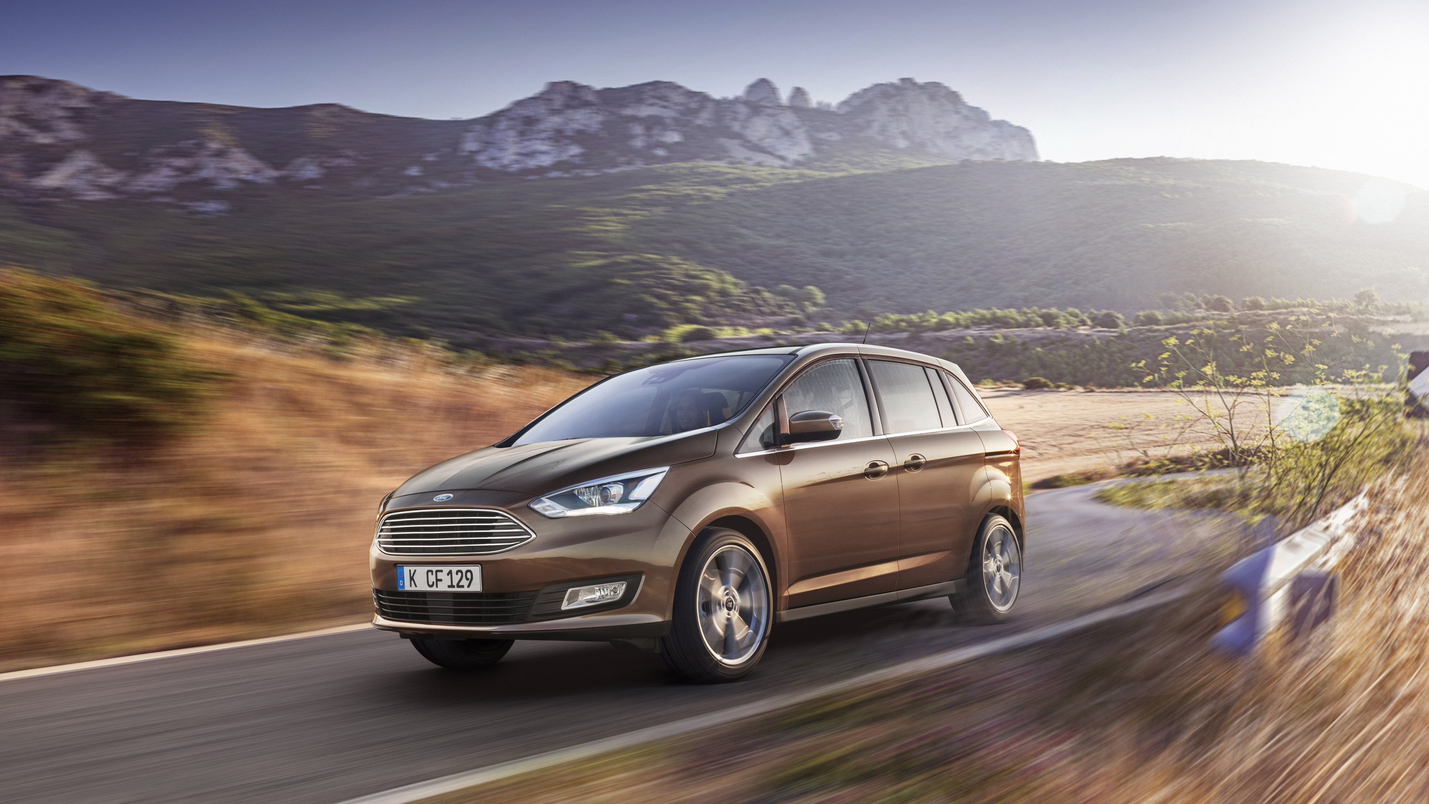 YENİ FORD C-MAX OTOKOÇ BAYİLERİNDE