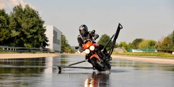 KAWASAKI VE SUZUKI YENİ ABS SİSTEMİNE GEÇİYOR