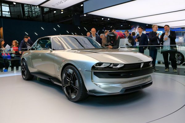 Peugeot e-Legend için imza kampanyası!
