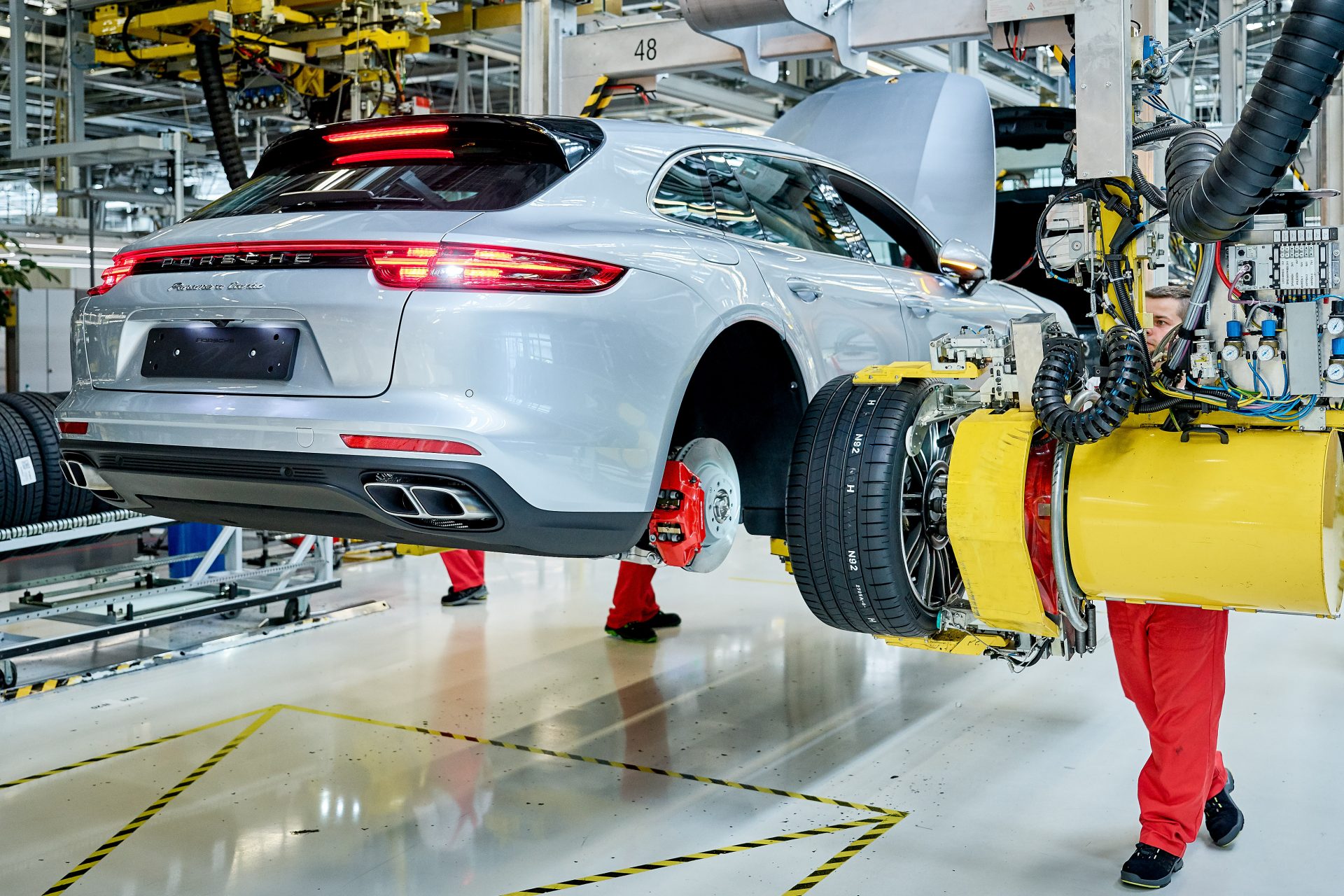 Yeni Porsche Panamera Sport Turismo üretime geçti