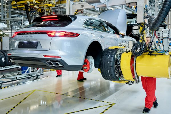 Yeni Porsche Panamera Sport Turismo üretime geçti