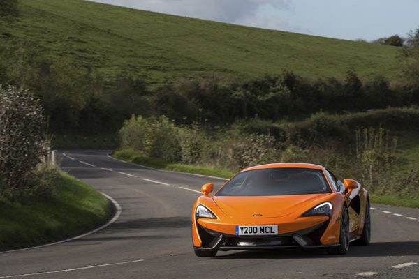 Pirelli ile işbirliği yapan McLaren, Sports Series modellerine özel lastik ve jant takımıyla kışa hazır