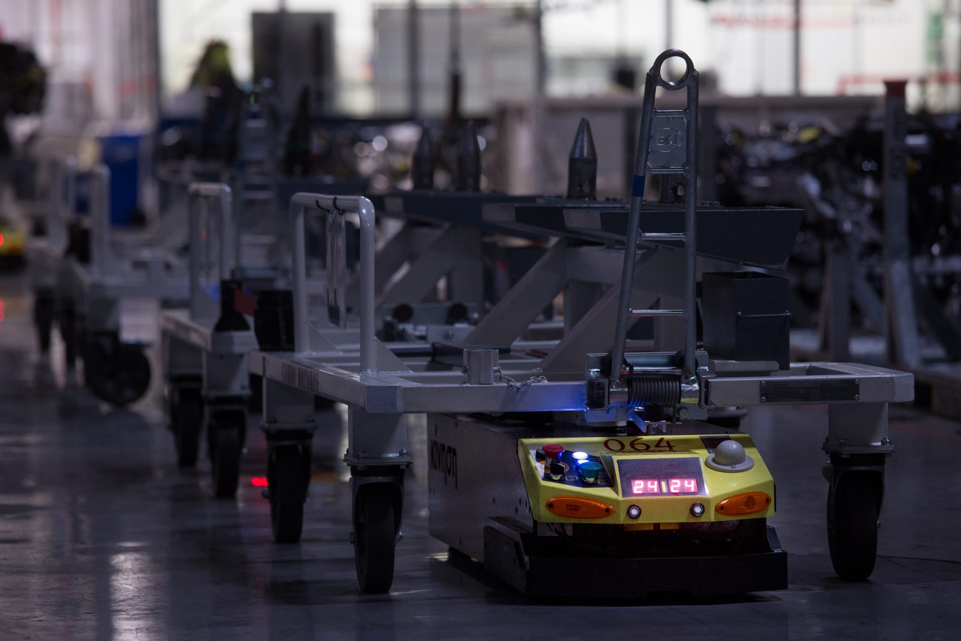 SEAT üretim merkezinde 125 robot işçi günde 23 bin 800 parça taşıyor