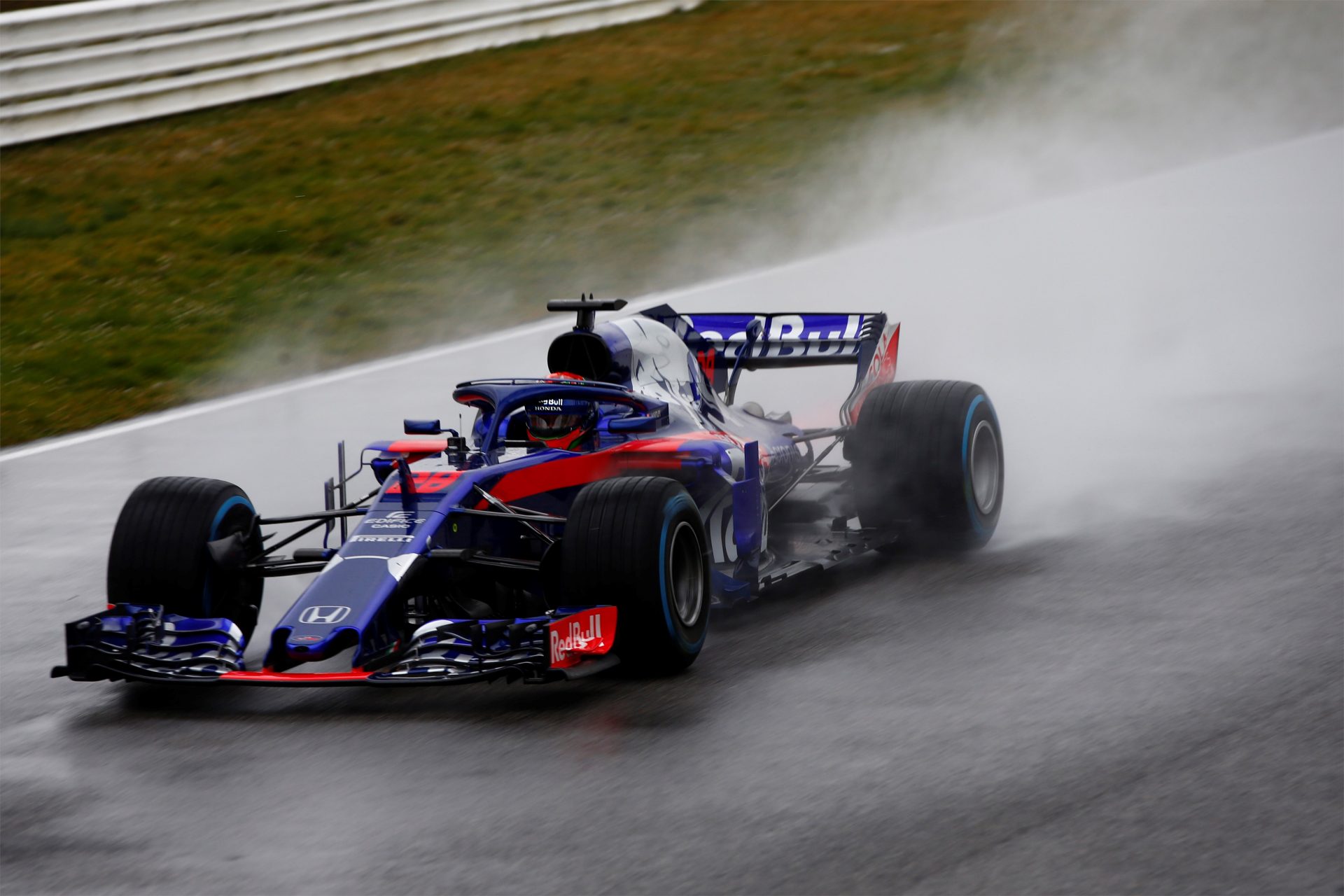 Honda’nın Formula 1’deki yeni temsilcisi  Red Bull Toro Rosso Honda STR13 tanıtıldı