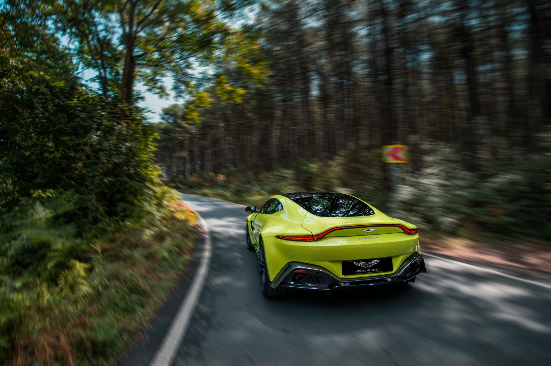 Aston Martin Vantage’a yeni renkler