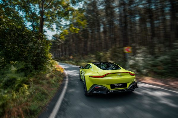Aston Martin Vantage’a yeni renkler