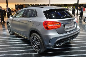 2014-Mercedes-GLA-02