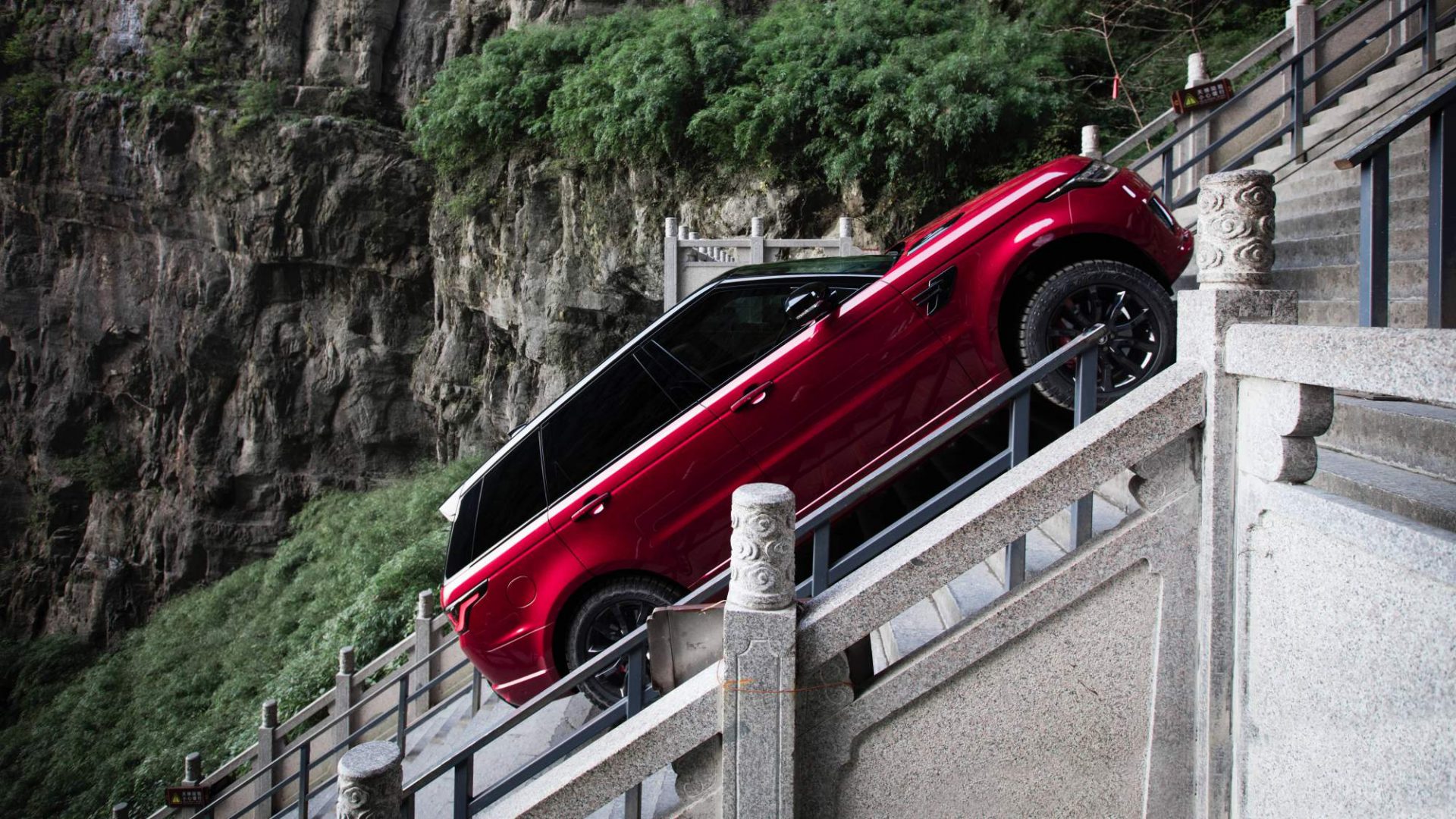 Land Rover otonom off-road’a yöneliyor