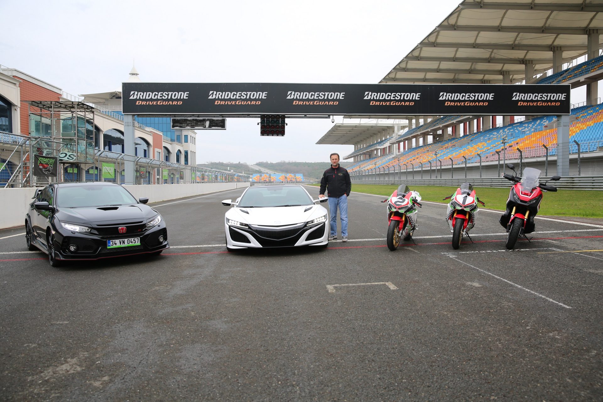 Honda’nın en hızlısı NSX’in Türkiye’deki ilk teslimatı yapıldı