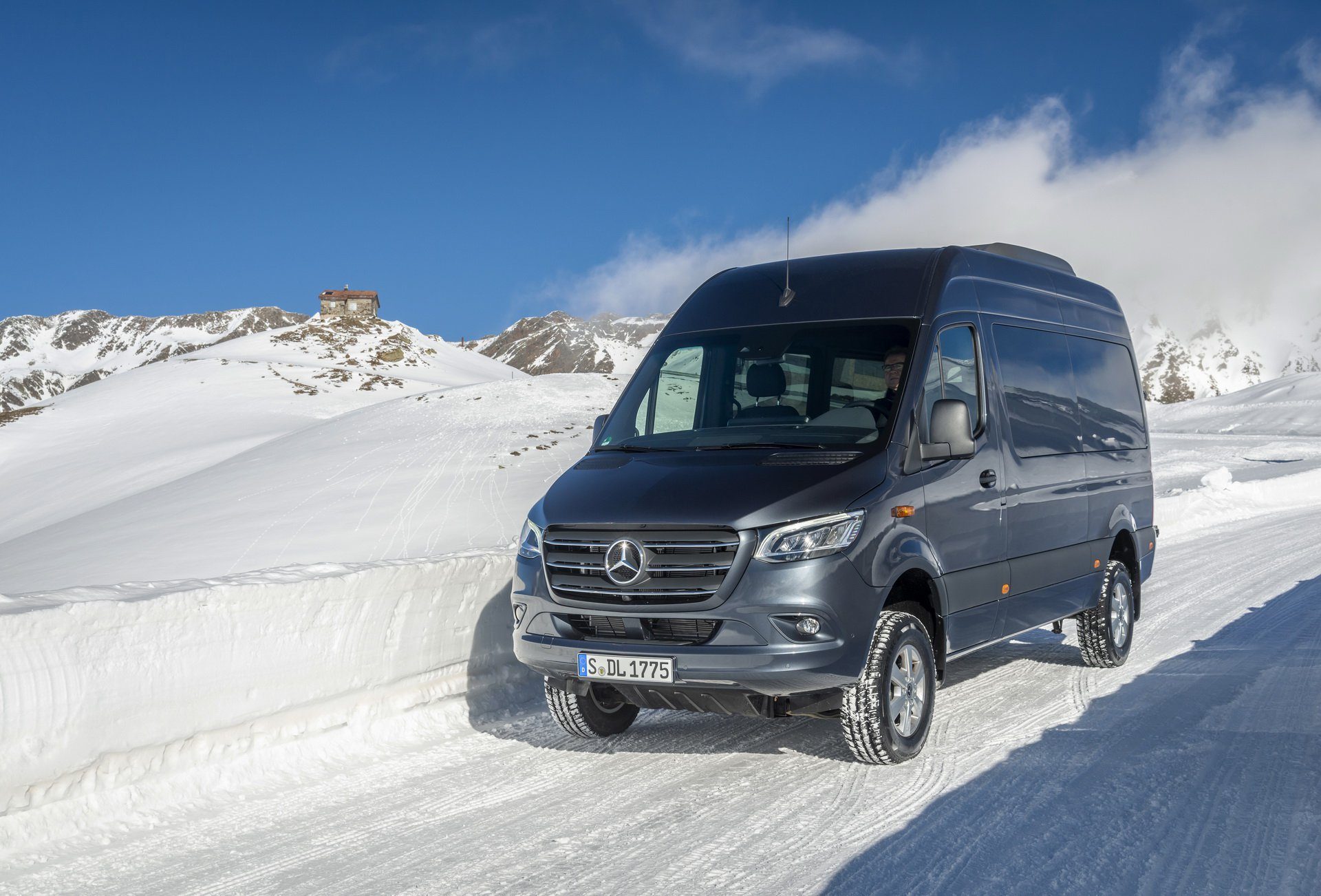 Mercedes’ten dört çeker Sprinter