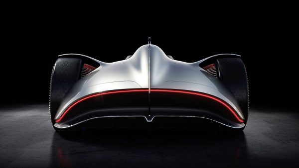 Mercedes’in geleceğe dönüşü: EQ Silver Arrow