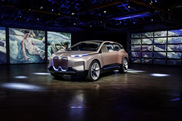 Otonom geleceğin X5’i: BMW Vision iNext