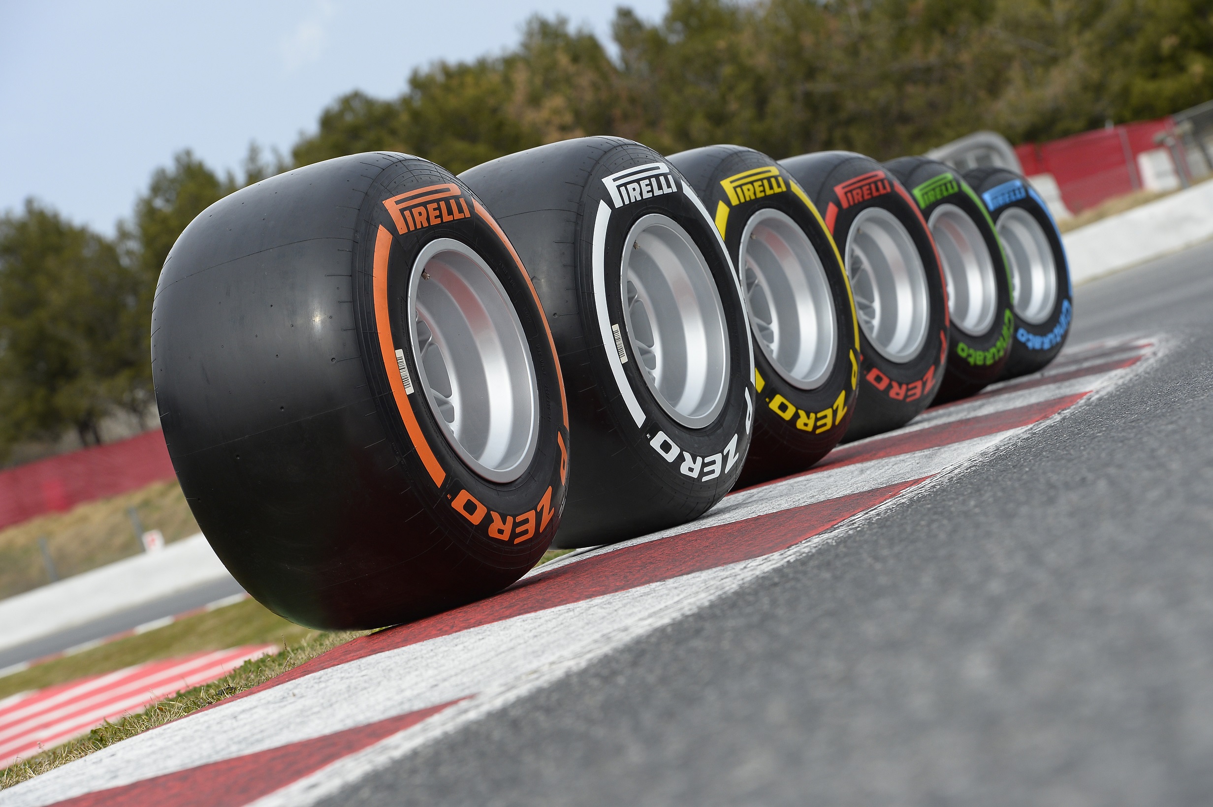 Pirelli ‘den Grand Prix için özel lastik