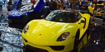 PORSCHE 918 SPIDER’I BU RENKTE ALIR MISINIZ?