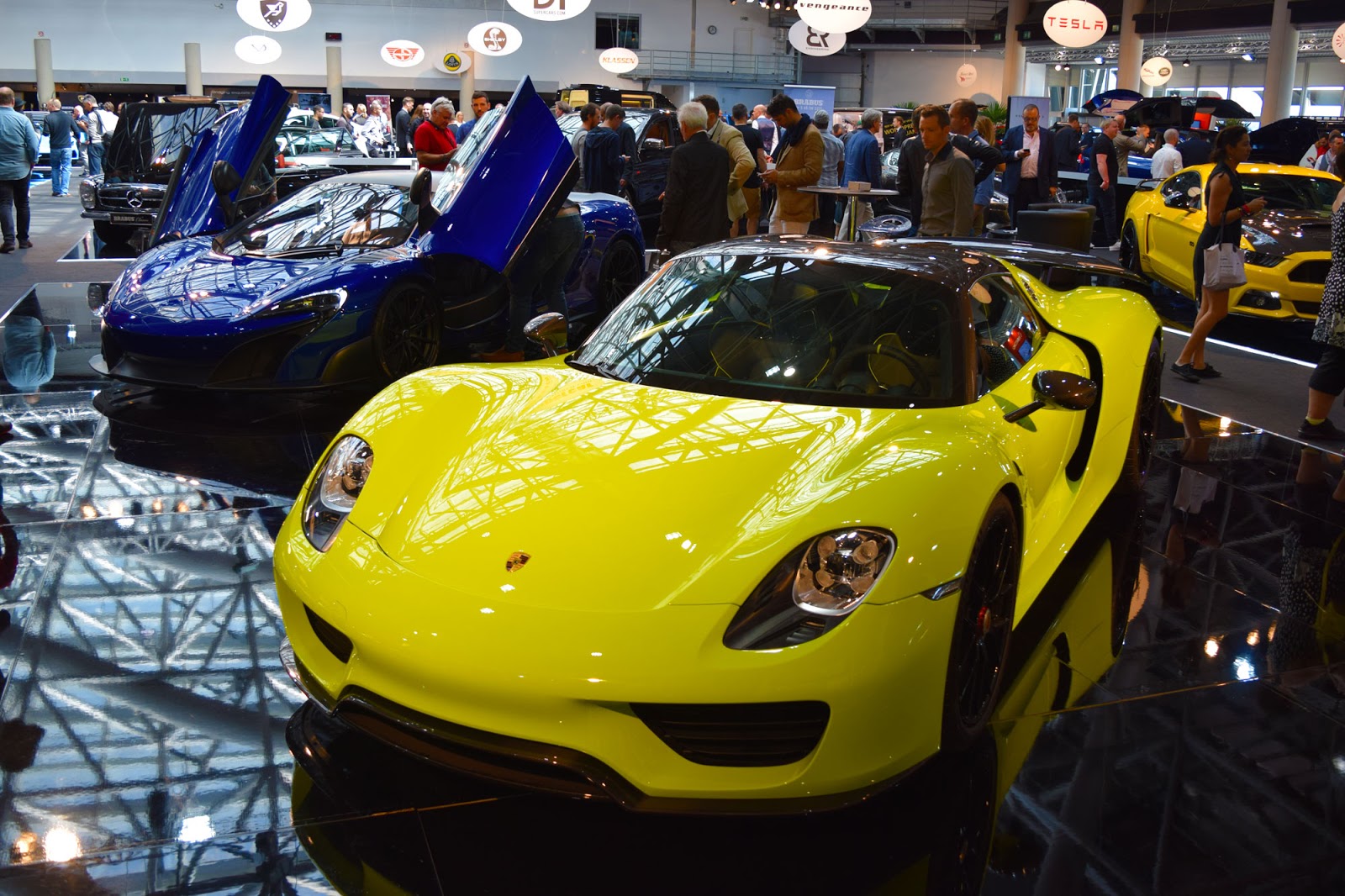 PORSCHE 918 SPIDER’I BU RENKTE ALIR MISINIZ?