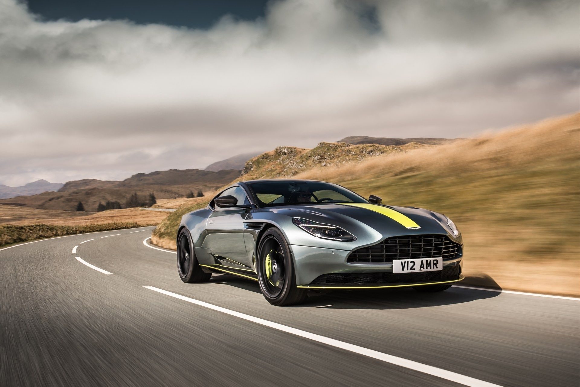 630 beygirlik Aston Martin DB11 AMR tanıtıldı