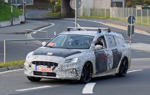 Ford Focus ST Wagon kameralara yakalandı