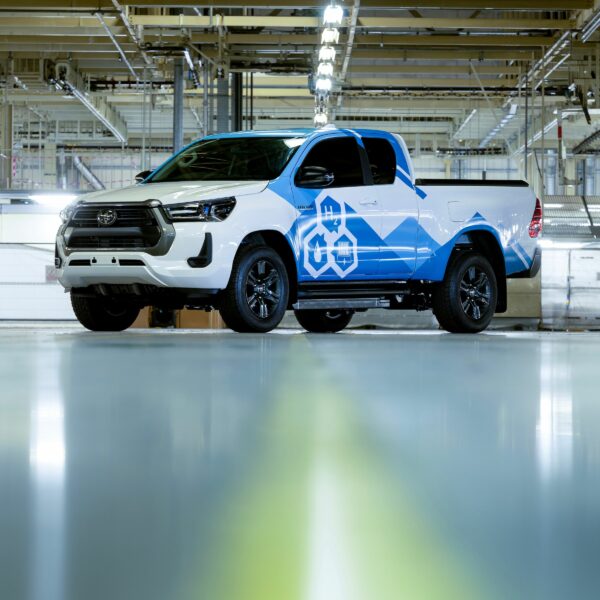 HİDROJEN YAKITLI TOYOTA HILUX