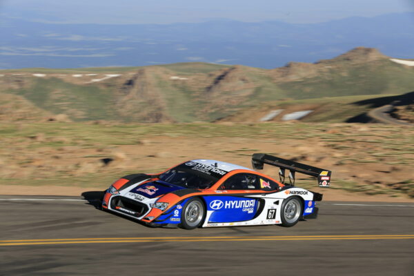 HYUNDAI EFSANESİ “PIKES PEAK ULUSLARARASI TIRMANIŞA” GERİ DÖNÜYOR