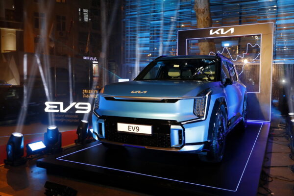 KIA EV9 SATIŞA SUNULDU