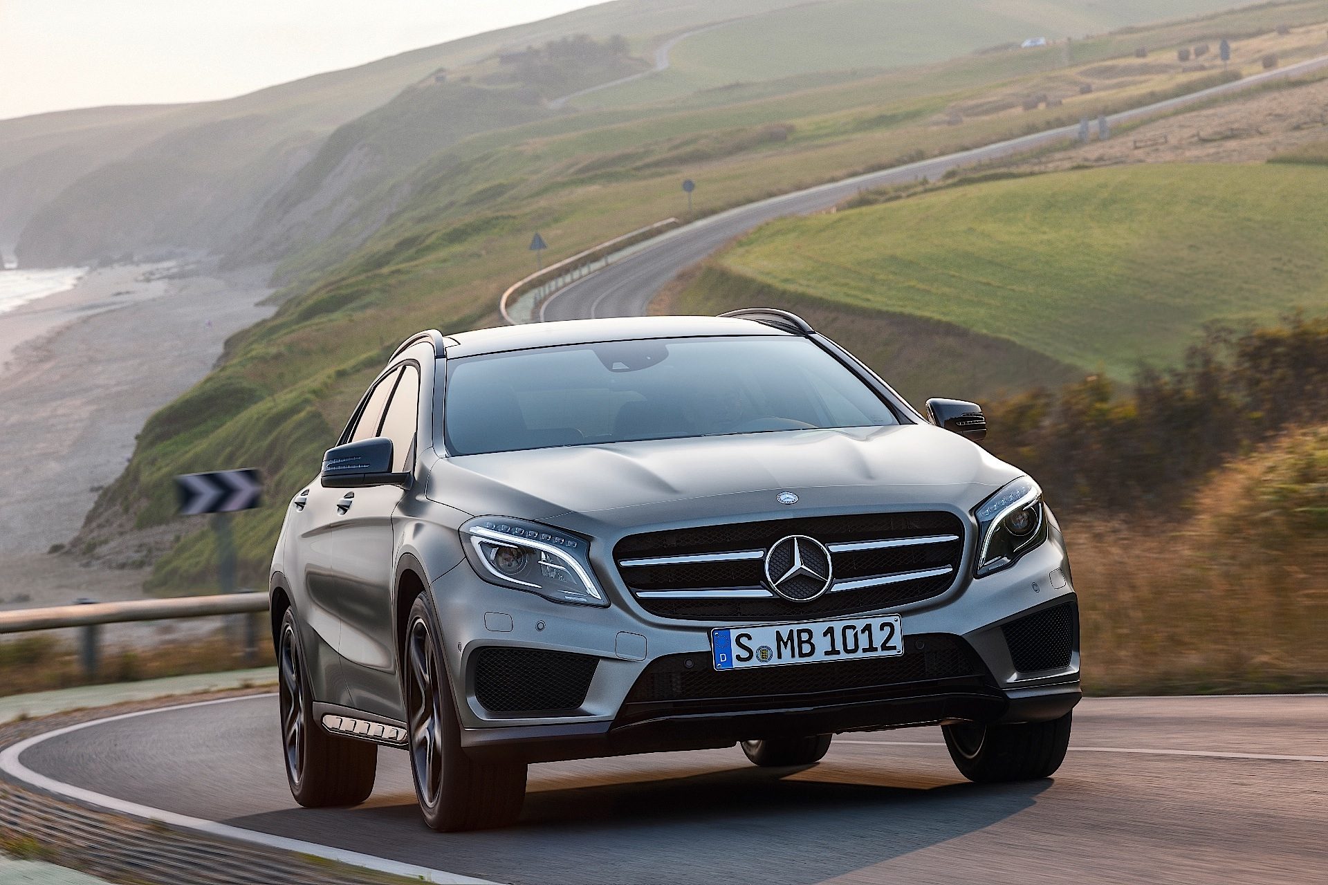 Mercedes-Benz GLB ve coupe GLA hazırlığında