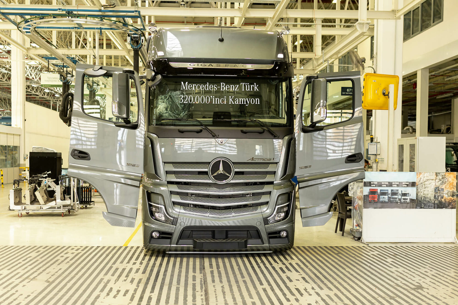 100 BİNİNCİ ACTROS, 320 BİNİNCİ KAMYON