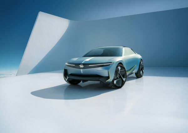 OPEL, 2023’DE 15 FARKLI ELEKTRİKLİ MODEL TANITTI