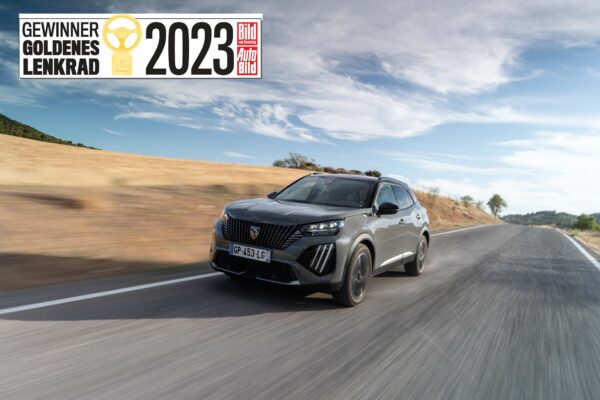 YENİ PEUGEOT E-2008, ALTIN DİREKSİYON ÖDÜLÜNÜ KAZANDI!