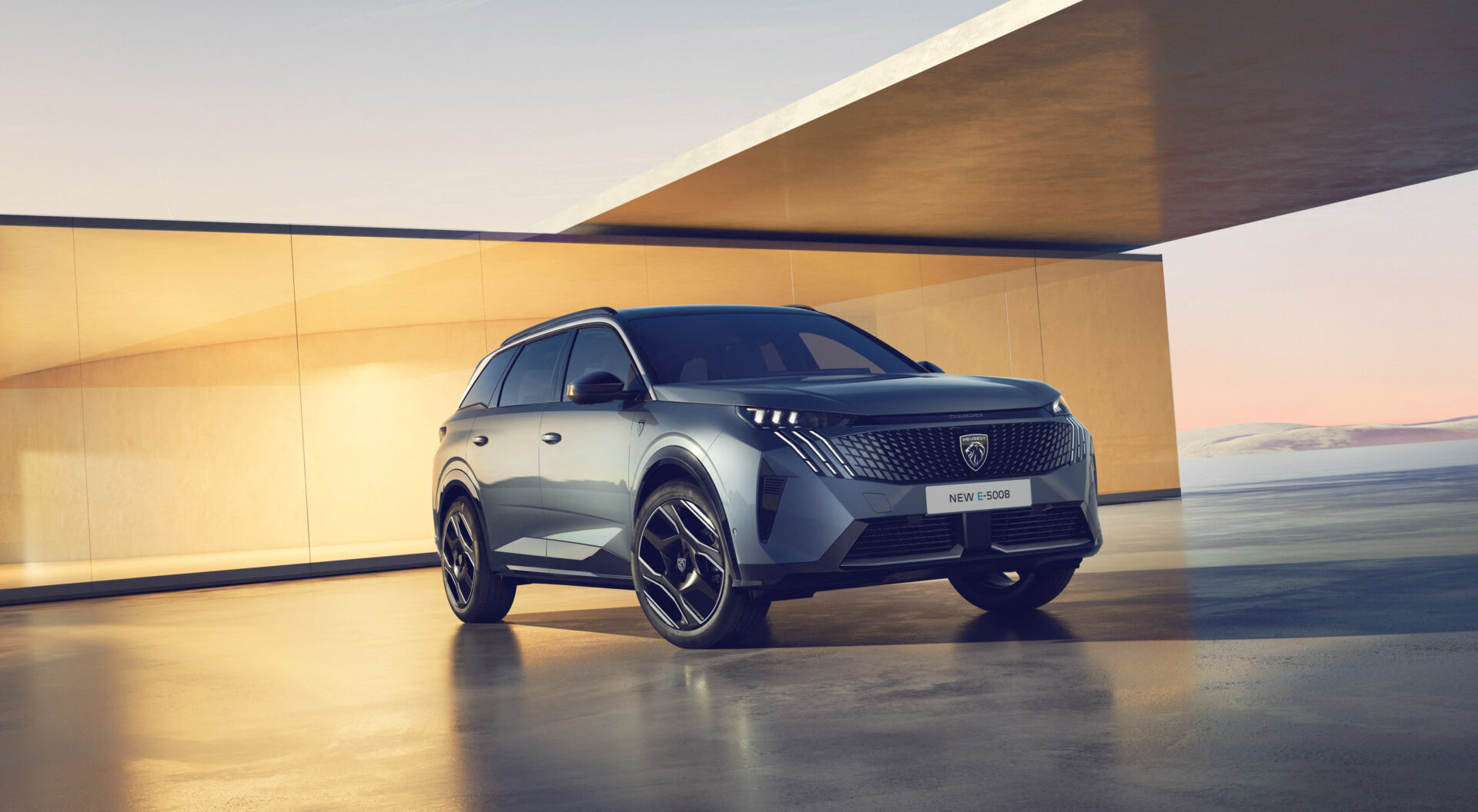 PEUGEOT, YENİ E-5008 İÇİN TANITIM ŞOVUNA BAŞLADI