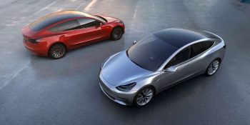 TESLA TEK EKRANA GEÇİYOR
