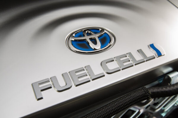 TOYOTA’DAN AĞIR TİCARİLER İÇİN HİDROJEN MOTORU