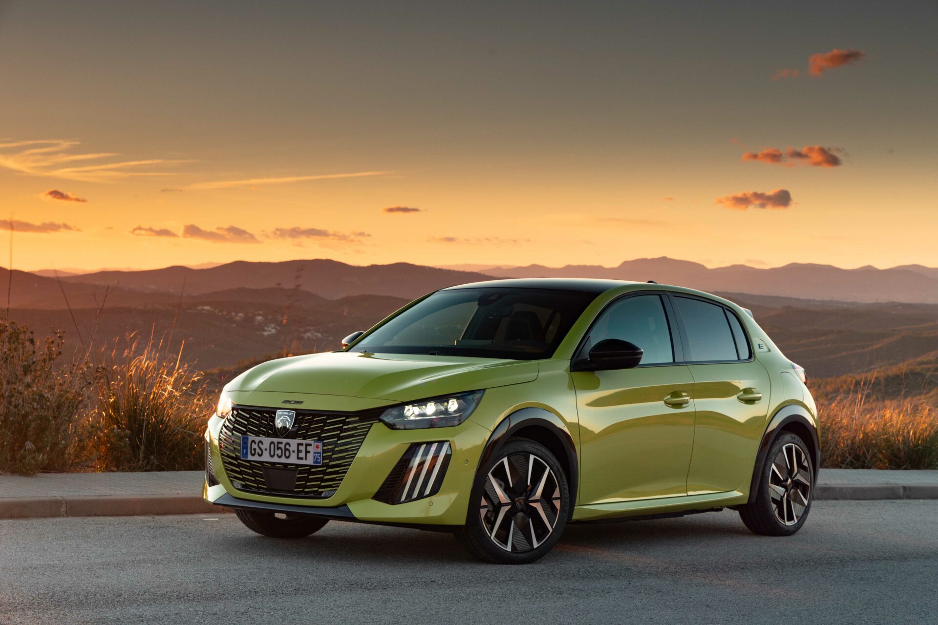 ELEKTRİKLİ PEUGEOT 208 TÜRKİYE’DE