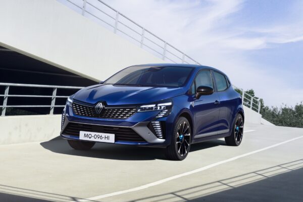 YENİLENEN RENAULT CLIO EYLÜL’DE GELİYOR