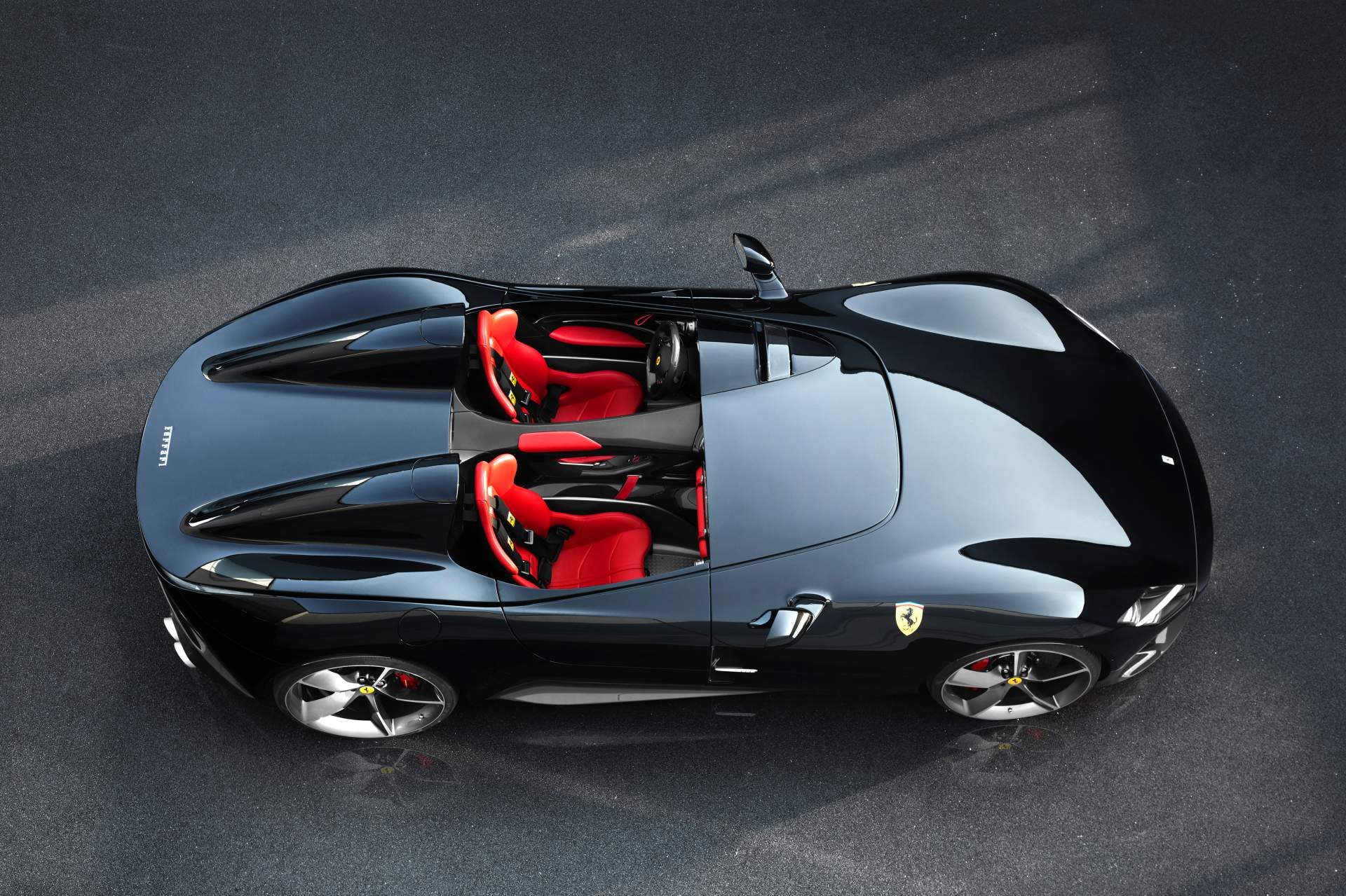 Monza SP1 ve SP2 50’lerin “barchetta” tarzını geri getirdi!