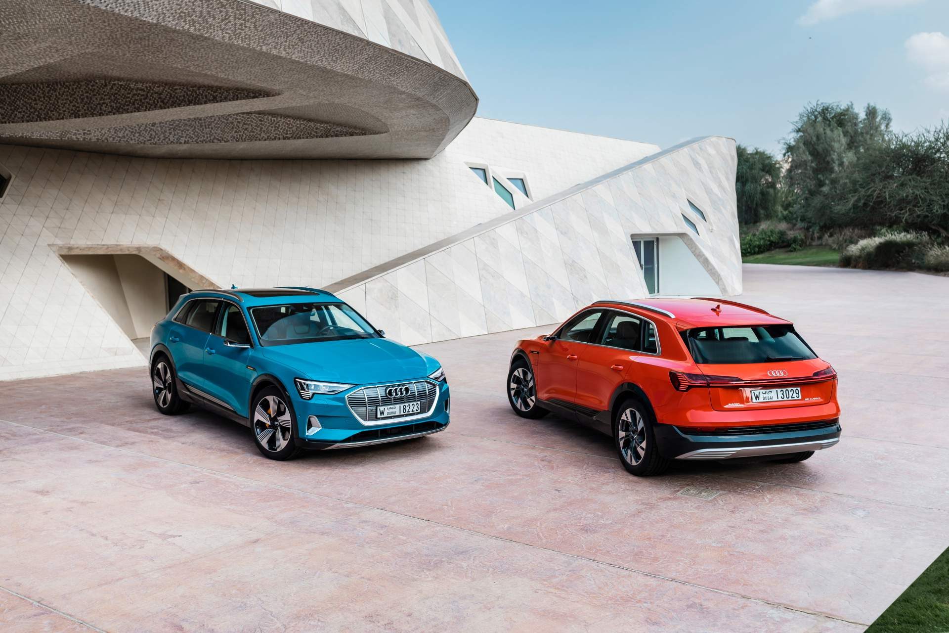 Audi’nin elektrikli SUV’u e-tron’u inceleyin!