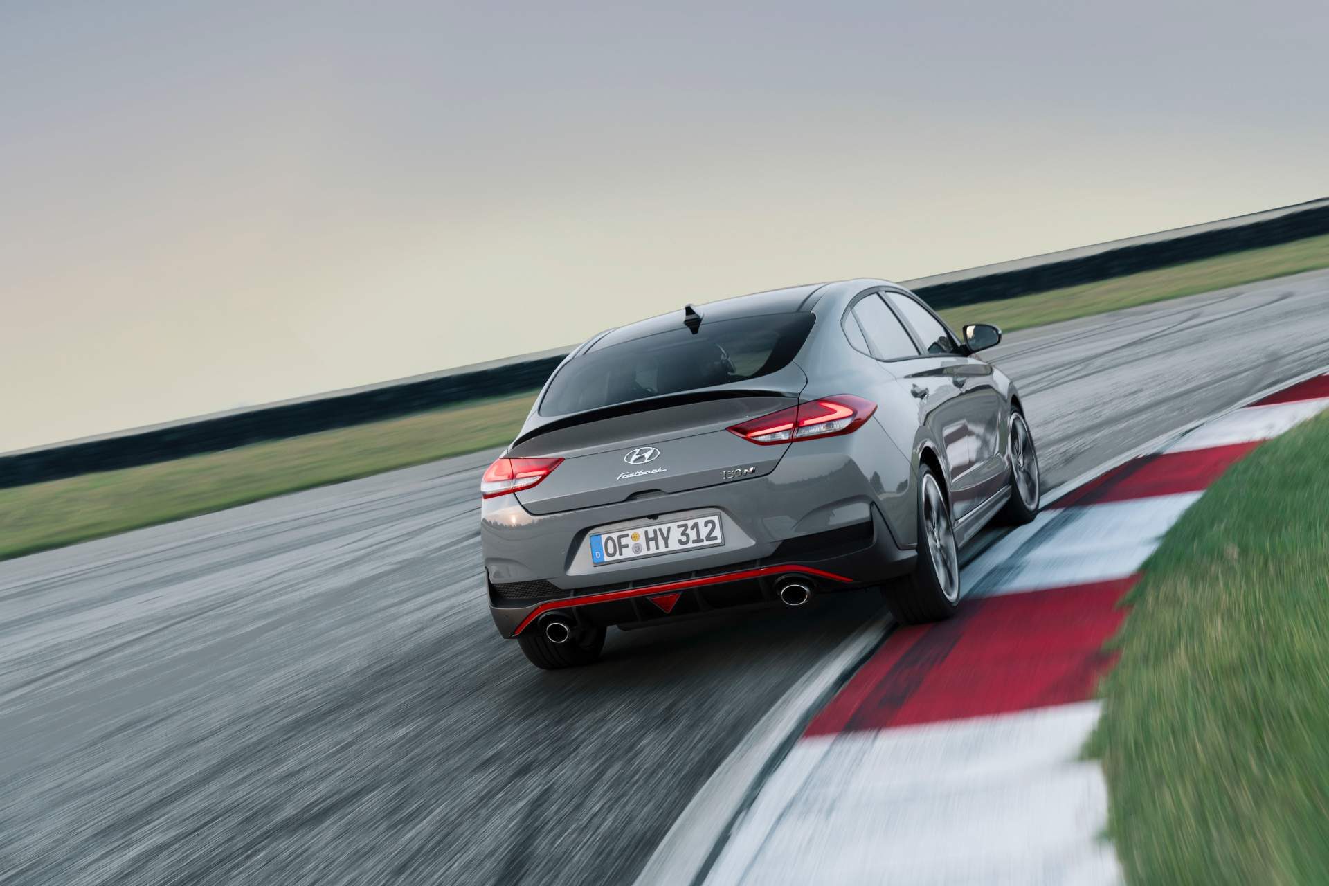 Ateşli hatchback’ten sonra şimdi de ateşli “fastback”: Hyundai i30 Fastback N