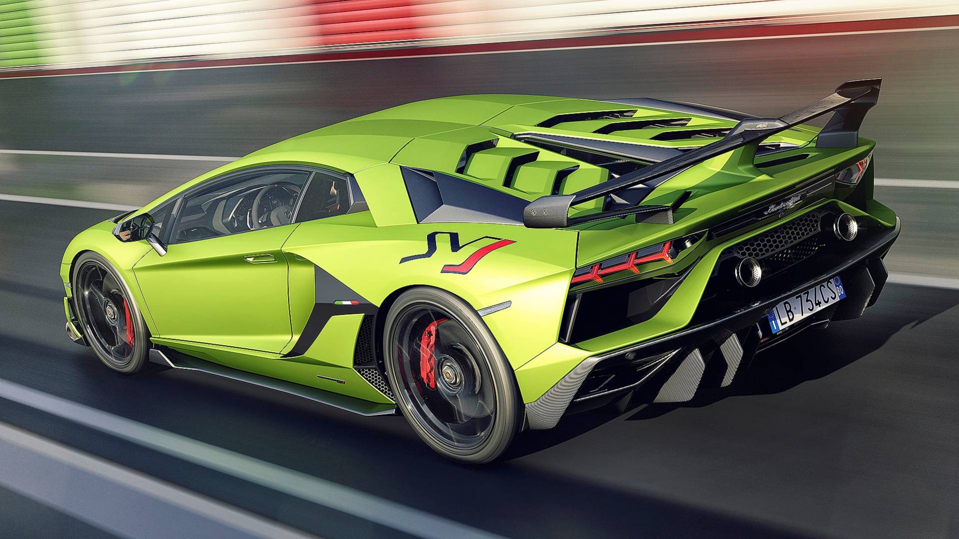 En aeşli ortadan motorlu Lambo: Aventador SVJ
