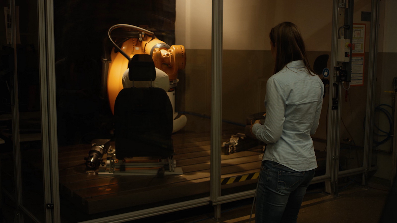 Ford araç koltuklarını robotlarla test ediyor