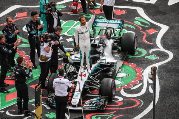 Hamilton şampiyonluğu Meksika’da garantiledi