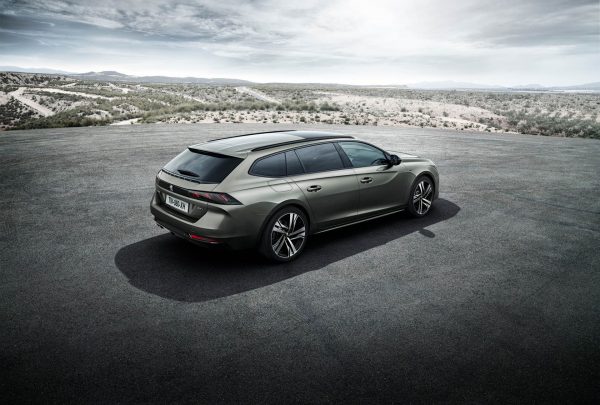Peugeot 508 SW: Zarif Fransızın tavanı uzadı