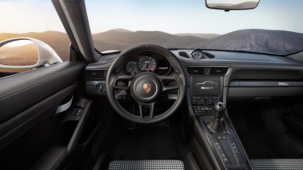 Direksiyon ve pedallar, Porsche otomobillerinde daima bulunacak